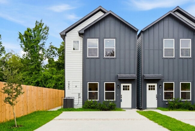 Building Photo - 7841 Sunnyhill St