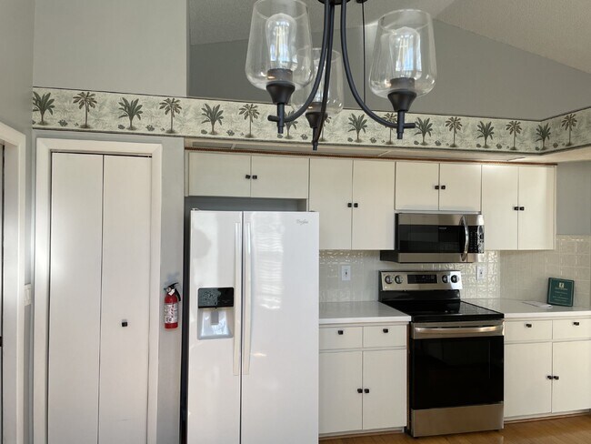 Building Photo - Beautiful 3-Bedroom, 2-Bath Home Available...