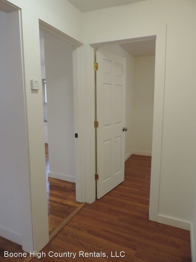 Building Photo - 3 br, 1.5 bath House - 407 Meadowview Drive