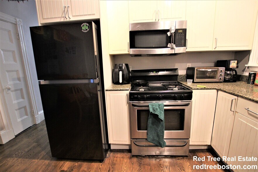 Building Photo - 17 Parker Hill Ave