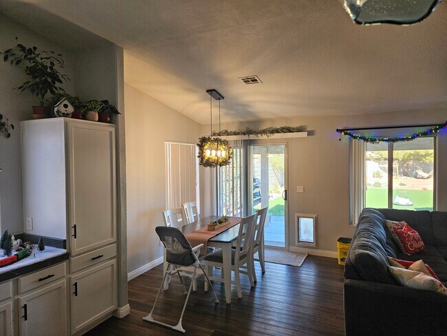 Building Photo - 3204 Snow Peak Dr