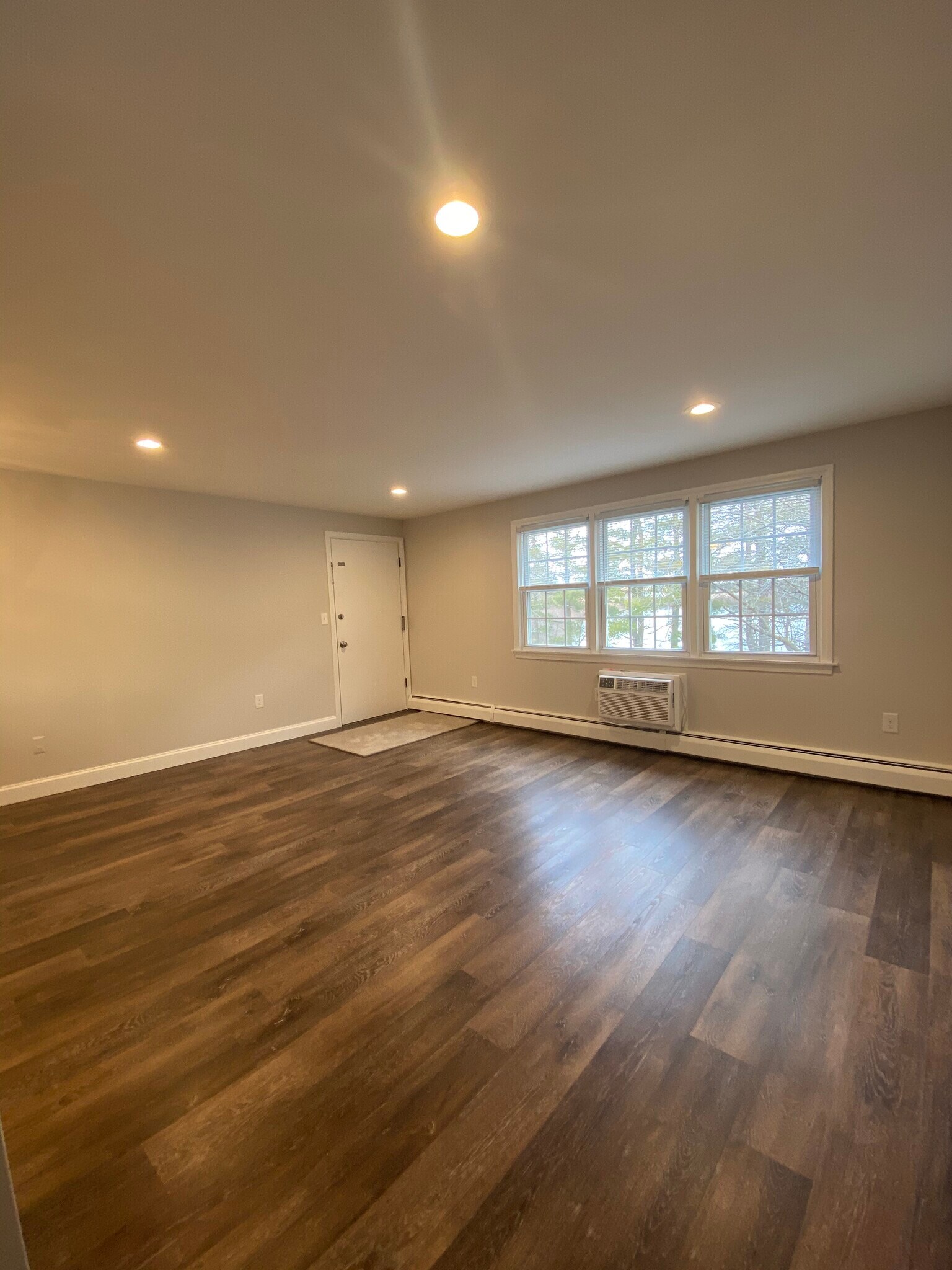 Building Photo - 37 Grandview Dr