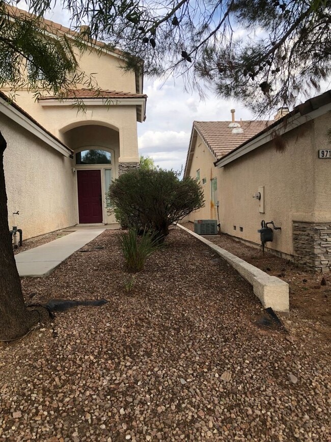 Building Photo - Honey, I’m Home! This Lovely 3 Bedroom, Two-Story Home Is Located In Summerlin.