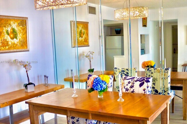 Building Photo - 2910 Point E Dr