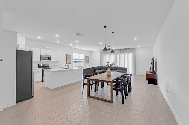 Building Photo - 7609 NW Archerfield Dr