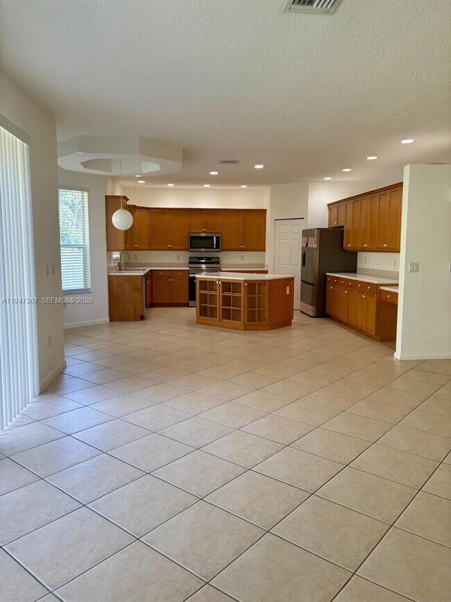 Building Photo - 15845 SW 49th Ct