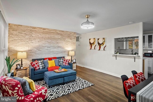 Building Photo - 903 Montrose Ave