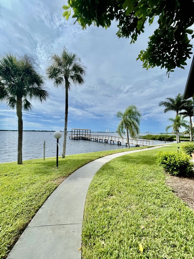Building Photo - 15493 Admiralty Cir
