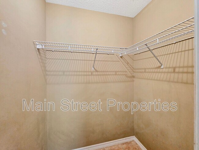 Building Photo - 3359 Green Briar Cir