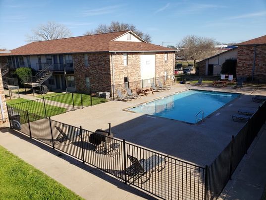 Building Photo - 100 Bluebonnet St