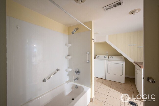 Building Photo - 822 E 50 S