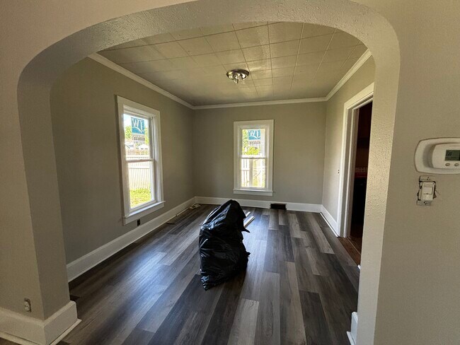 Dining room - 420 E 2nd Ave