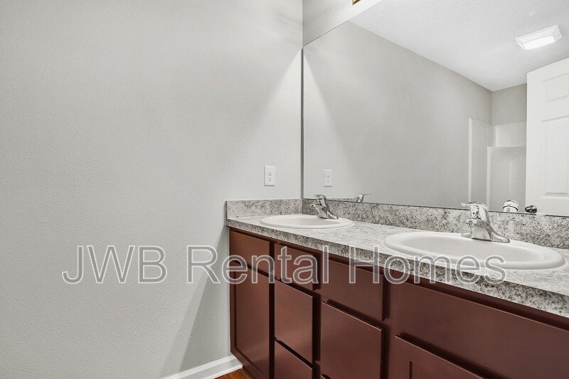 Building Photo - 5440 Chenango Blvd