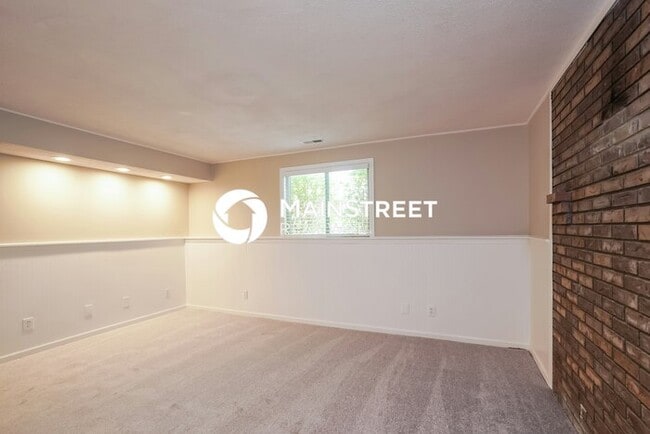Building Photo - 4 Bedroom Pet-Friendly Home in Clearfield,...