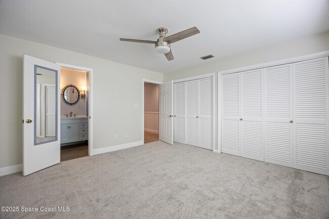 Building Photo - 3701 Warwick Dr