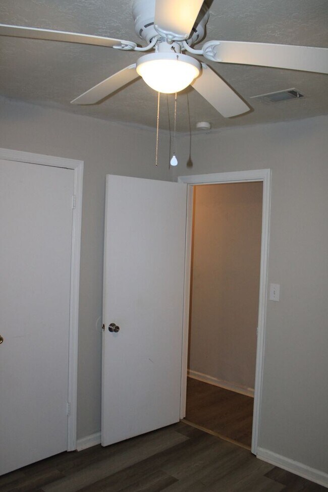 Building Photo - 3109 Jennifer Ct
