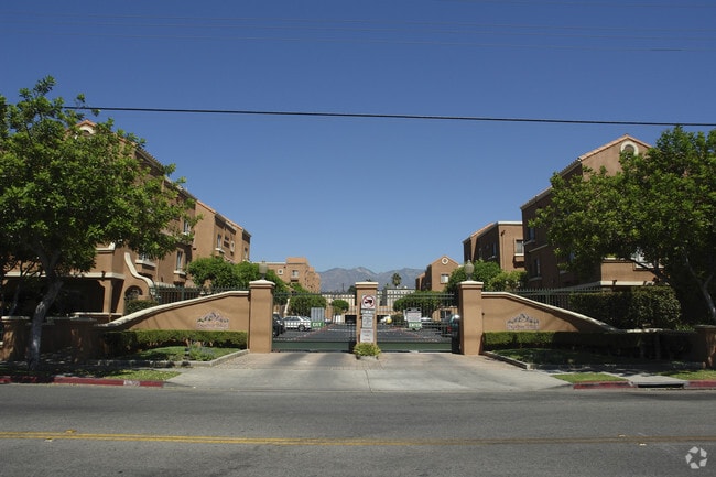 Building Photo - Broadway Village