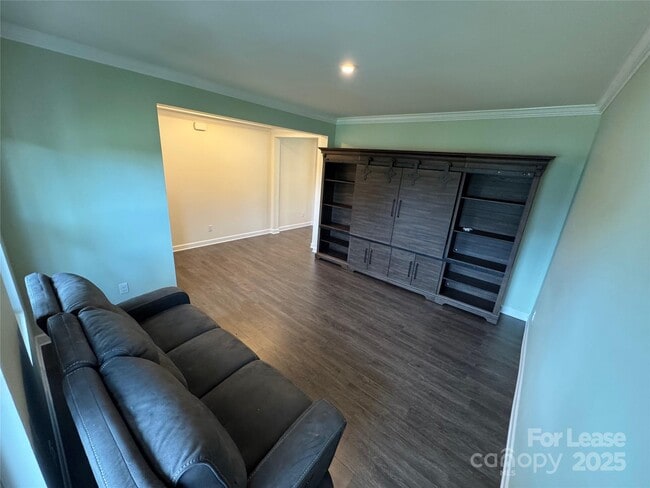 Building Photo - 4641 Collingham Dr