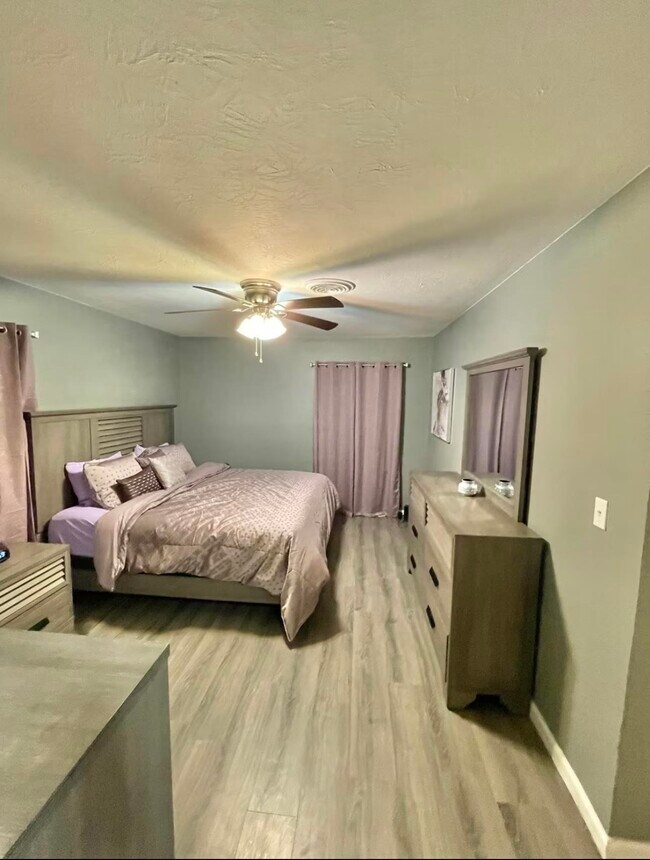 Building Photo - 1908 N 16th St