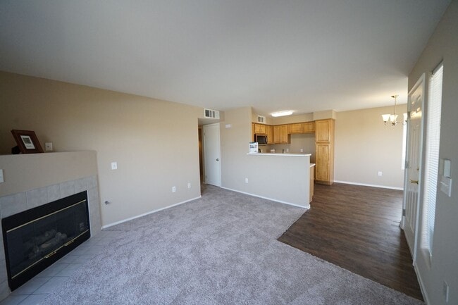 Building Photo - Beautiful 2 bed 2 bath upstairs unit in gated community.
