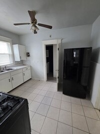 Building Photo - 1523 10th Ave