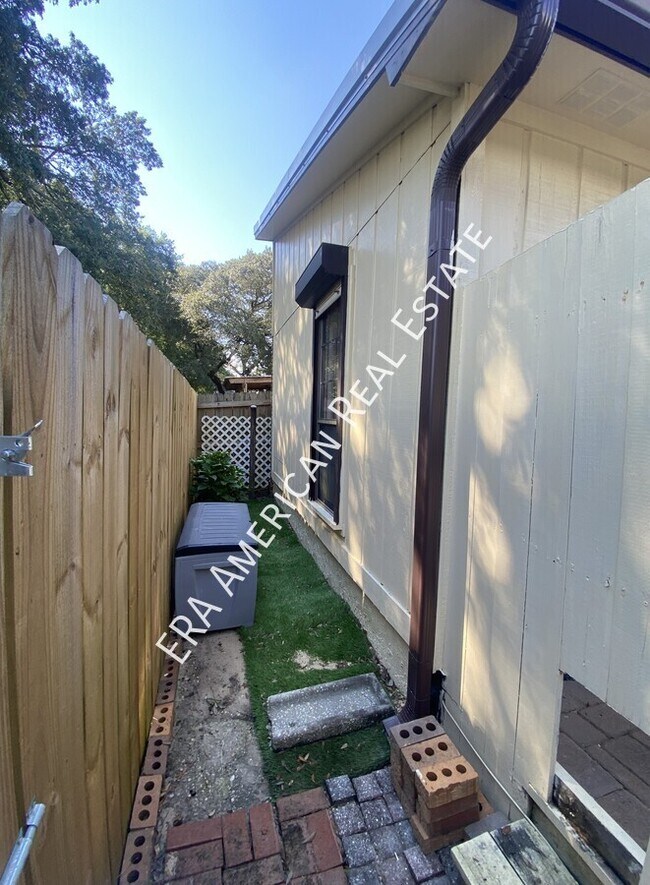 Building Photo - 925 Holbrook Cir