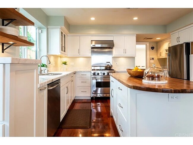 Building Photo - 12807 Milbank St