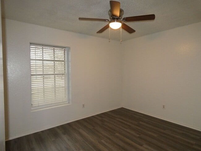 Building Photo - 325 Asbury Dr