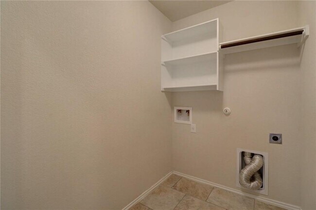 Building Photo - 330 Briar Park Dr