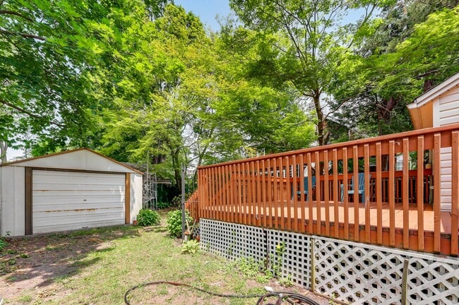 Building Photo - 31 Chestnut St