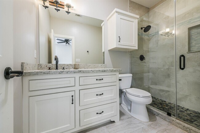 Building Photo - 2422 Hadley St