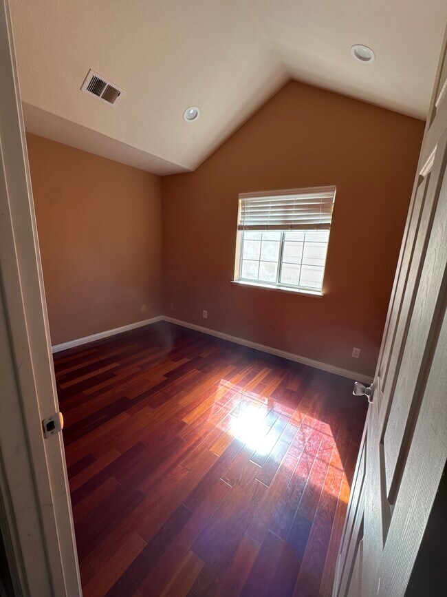 Building Photo - 39842 Potrero Dr