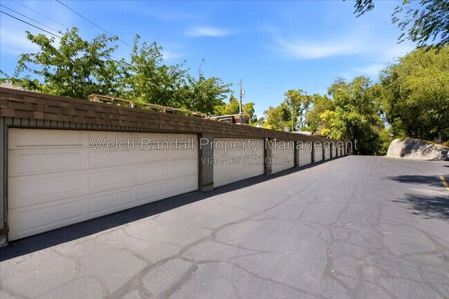 Building Photo - 5511 S Willow Ln