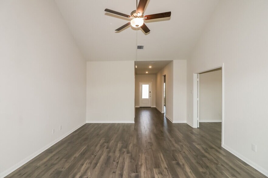 Building Photo - 428 Polly Grv Dr