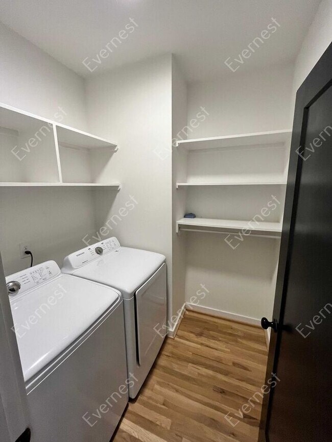 Building Photo - 4-Bedroom Home with Modern Comforts in a P...