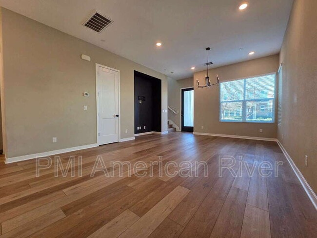 Building Photo - 133 Fischbacher St