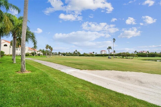 Building Photo - 6151 Bahia Del Mar Blvd S