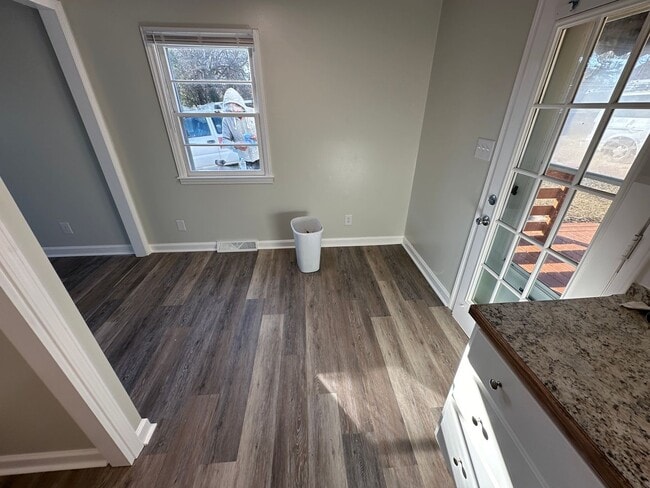 Building Photo - Great newly updated 3 bed 1 bath home in G...