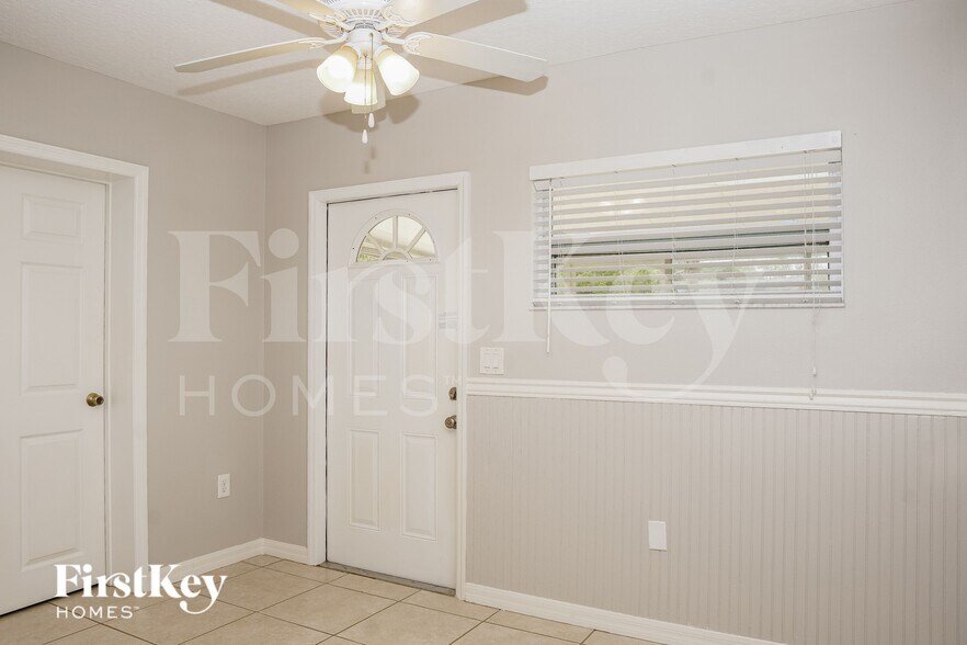 Building Photo - 1136 Delmar Terrace