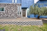 Building Photo - 1813 Holly Dr
