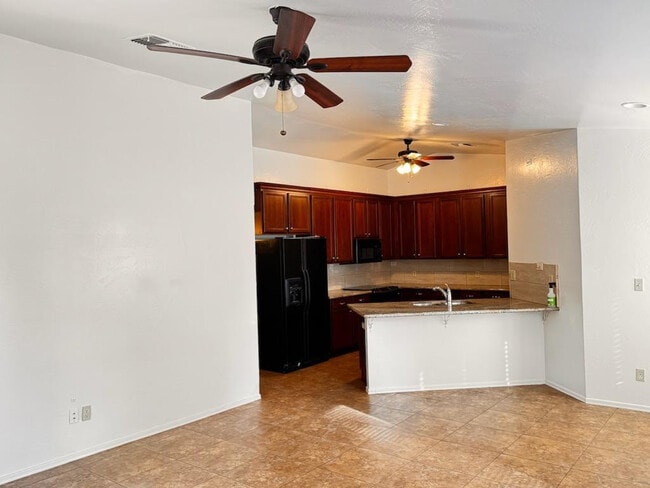Building Photo - 1043 S Rose