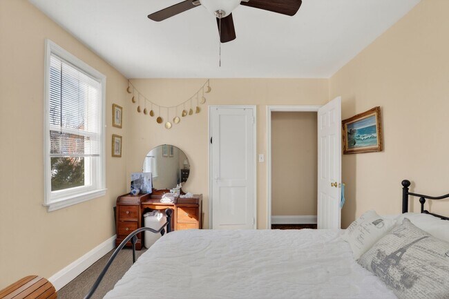 Building Photo - 6133 Parkway Dr