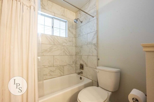Building Photo - North Fresno Home, 3BR/2BA, Built 1991 – w...