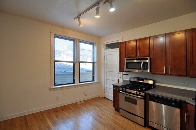 Building Photo - Video Tour- UK Village 2 Bedroom w/Central Heat & A/C. 2 Porches.