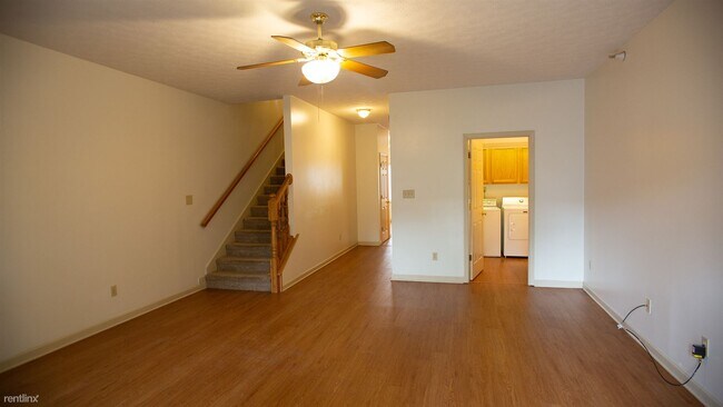 Building Photo - 2 br, 2.5 bath Townhome - The Gables The G...