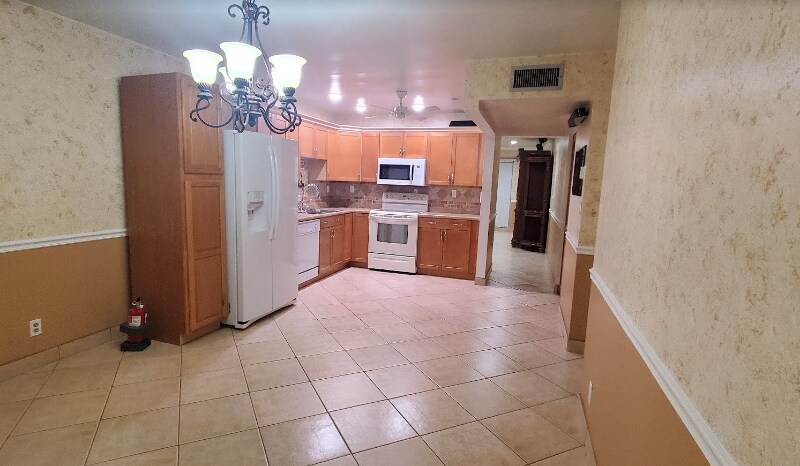 Primary Photo - 2076 E Bond Dr