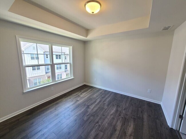 Building Photo - 1608 Falcon Crst Wy