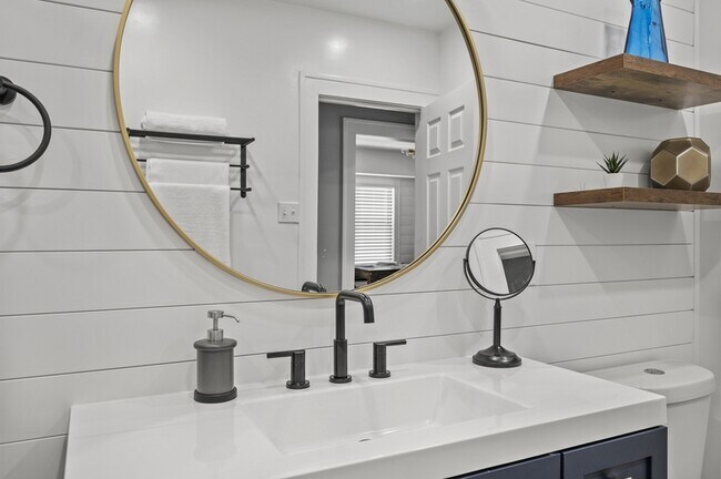 Building Photo - 1597 Cohassett Ave