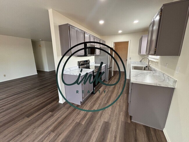 Building Photo - Newly updated Chichester Estates home