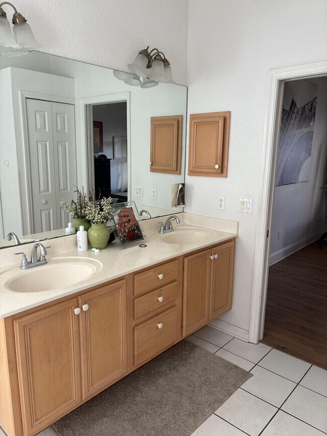 Building Photo - three bedroom, two bath home in the Countr...